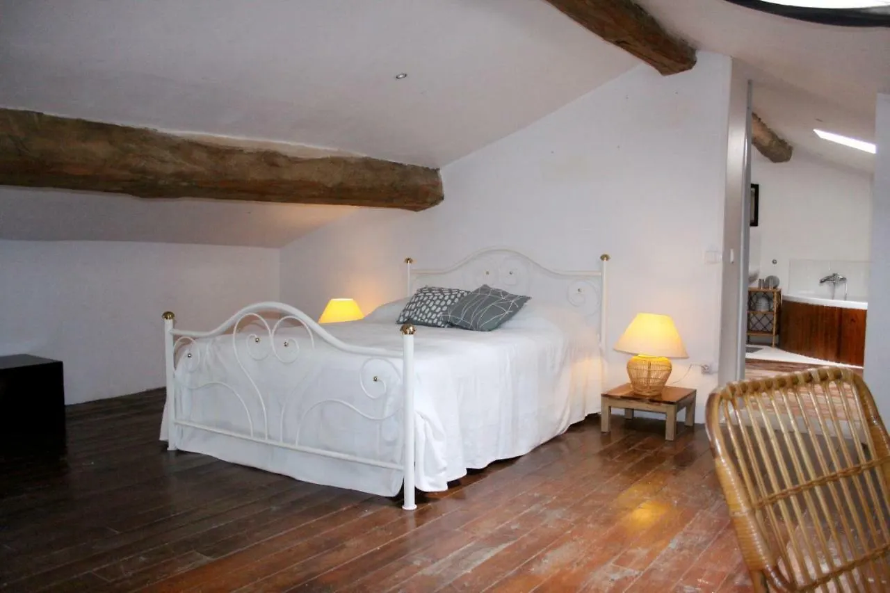 Chambres D'Hotes La Luciole Tourtrol 0*,  France